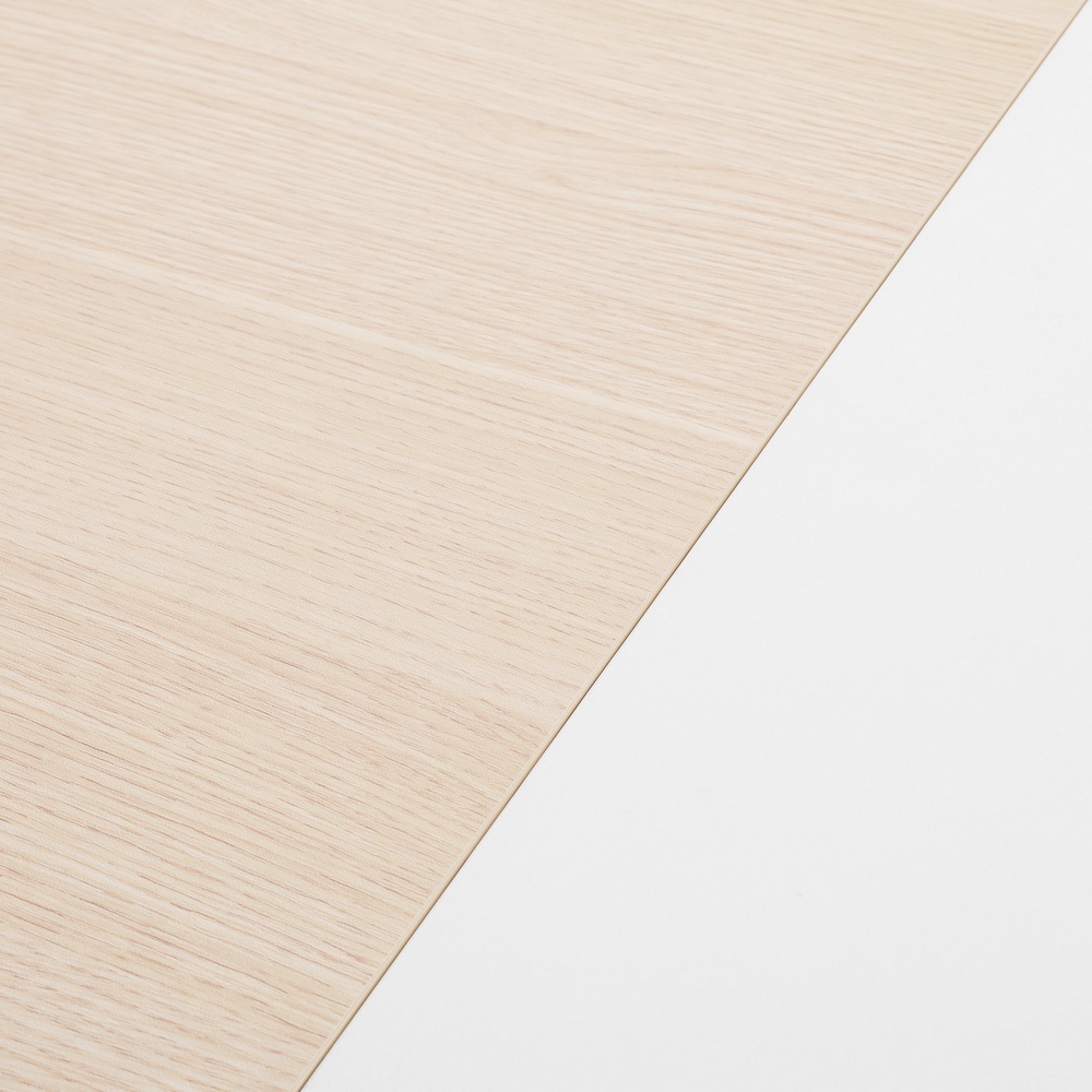 环保桌面 140cm x 70cm 预钻孔设计 现代拼接色 自然纹理 防刮表面 适配电动桌架 办公室工作台 轻松组装